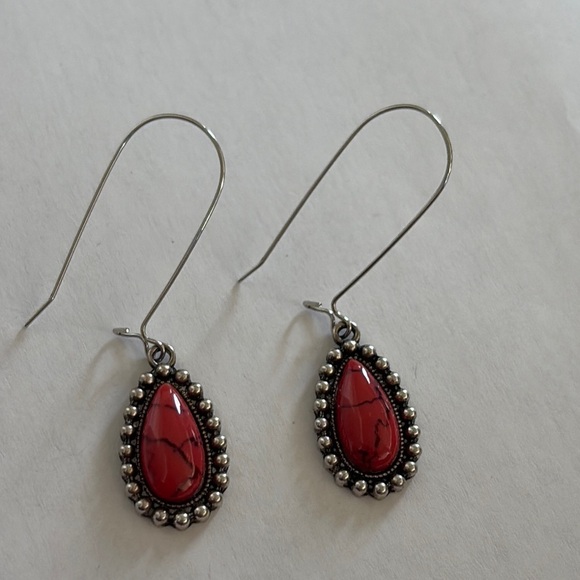 Red black and silver Teardrop Earrings Nwot Vintage design - Picture 6 of 7
